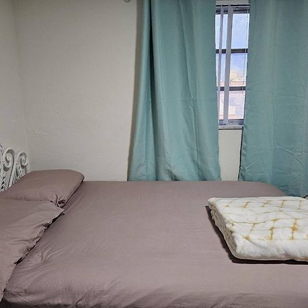 Room In Apartment - The Sample Rd Retreats ポンパノビーチ エクステリア 写真