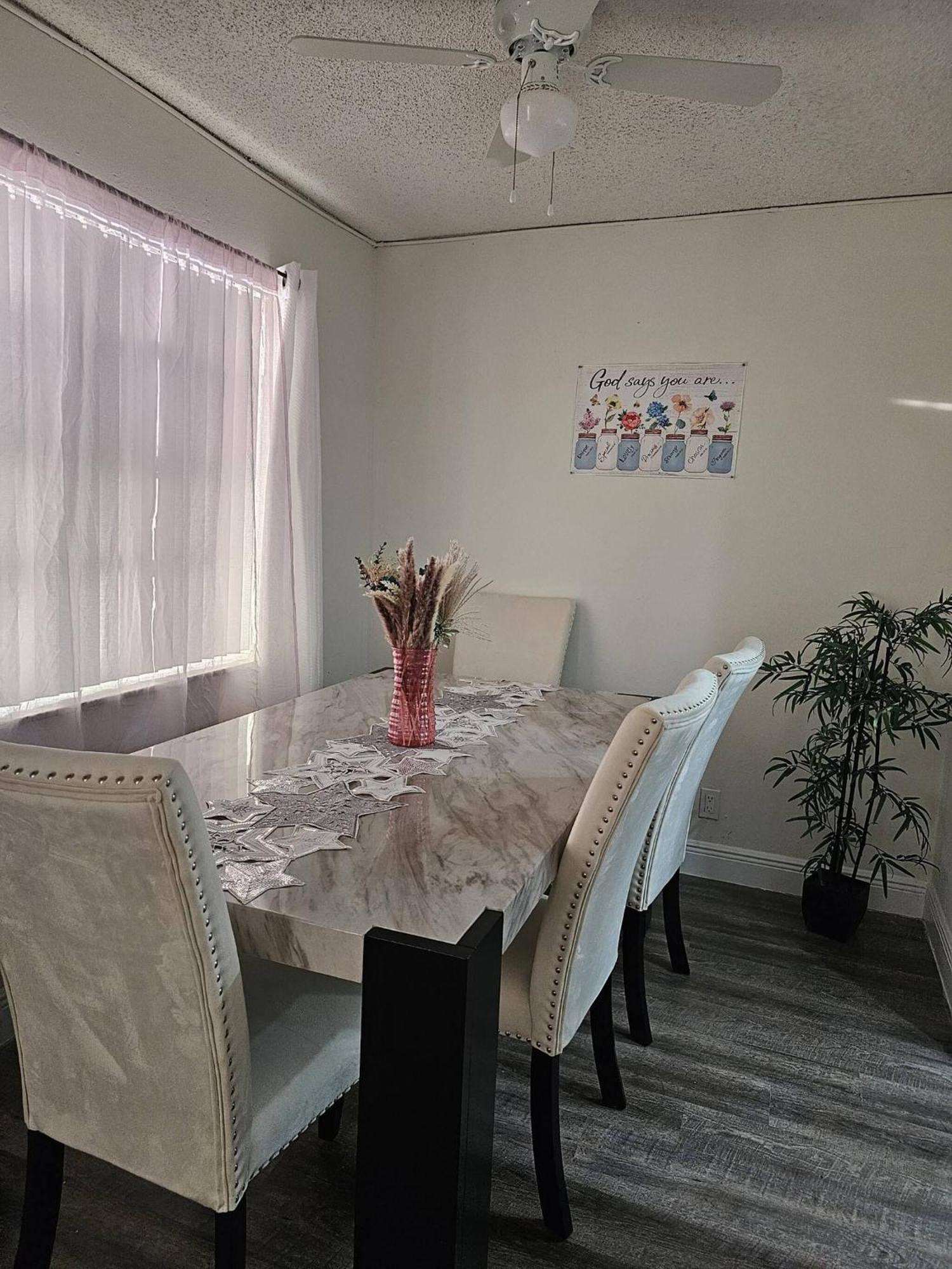 Room In Apartment - The Sample Rd Retreats ポンパノビーチ エクステリア 写真