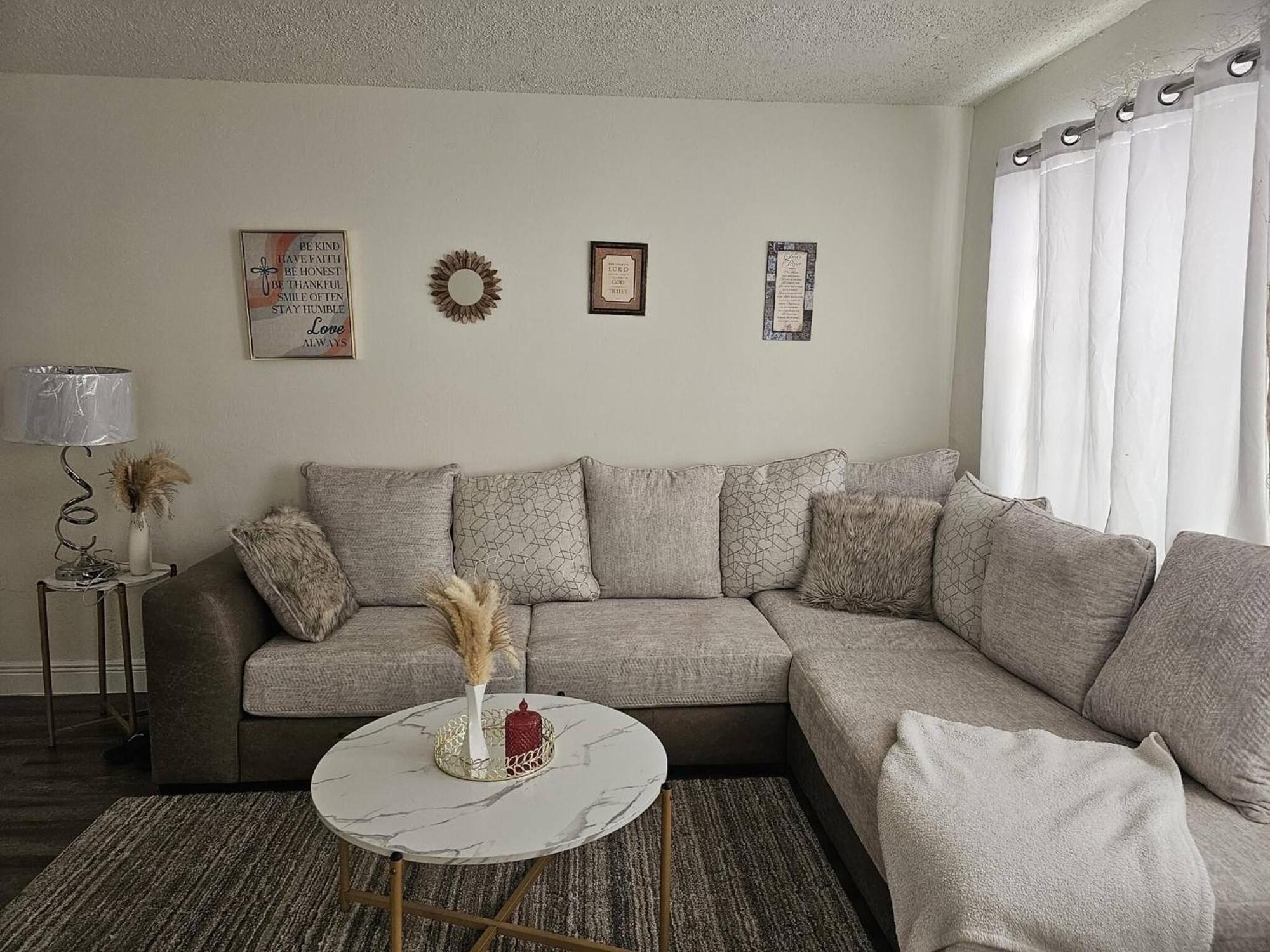 Room In Apartment - The Sample Rd Retreats ポンパノビーチ エクステリア 写真